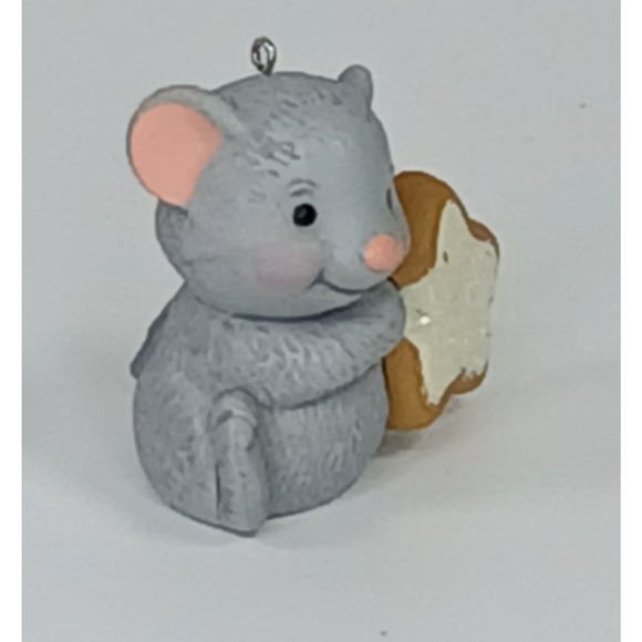 Hallmark Keepsake 2012 Christmas Tree Ornament Sweet Mouse - Picture 3 of 12